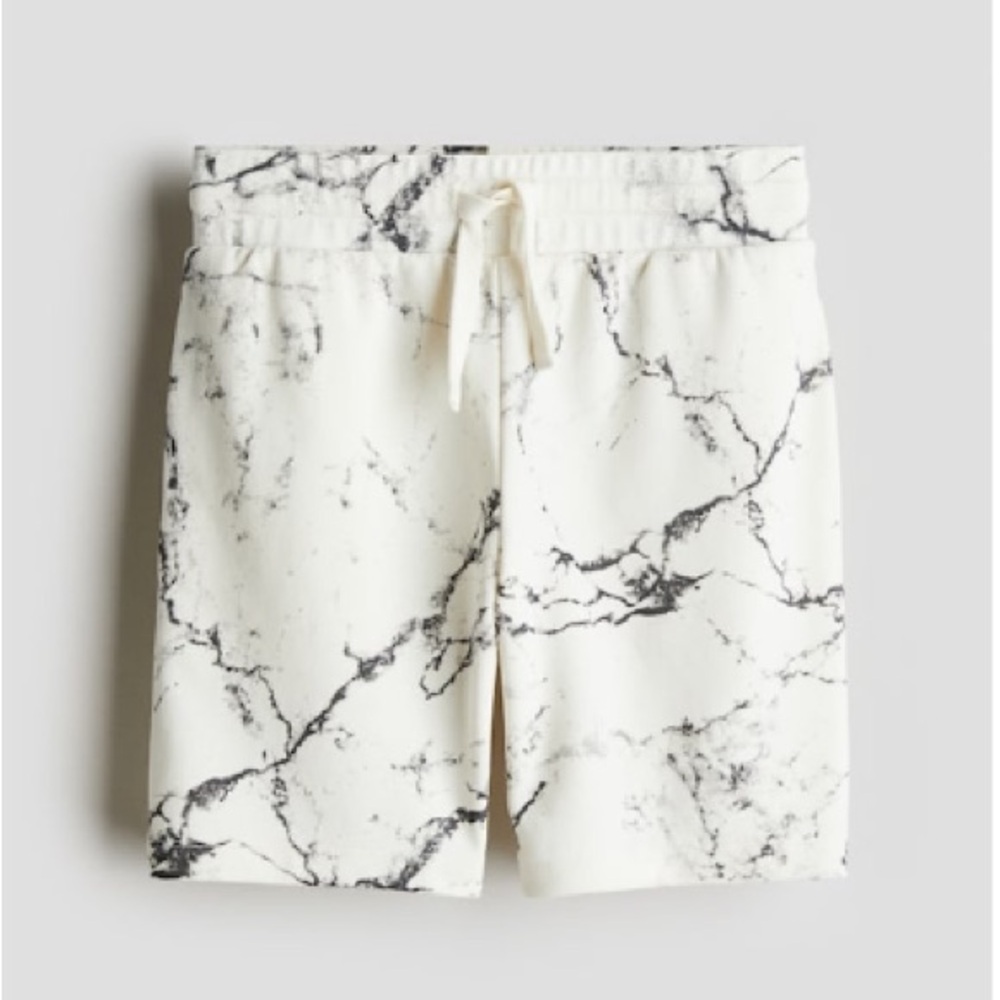 Boys marbled shorts 8/10
NWT 
I also have the shirt listed 
Bundle for the set 🥰